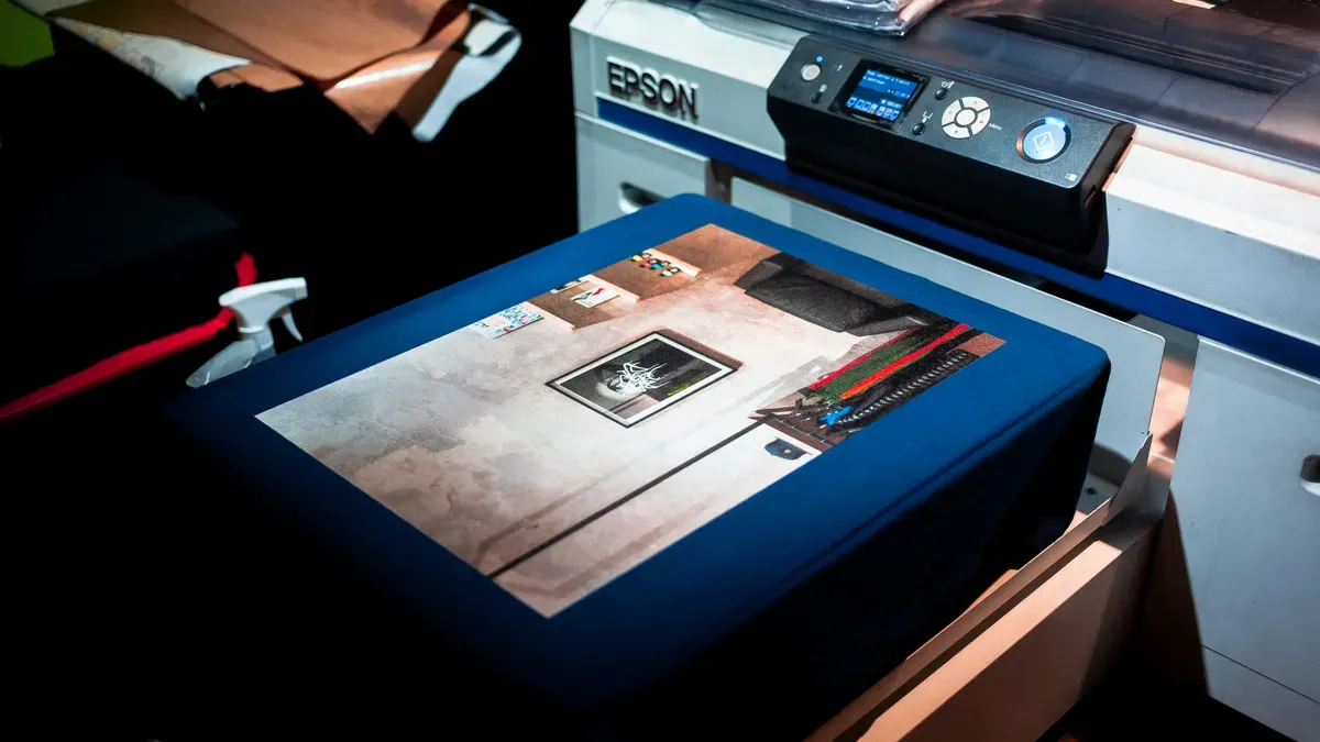 Which custom printing suppliers are good for both small sample runs and large-volume orders?